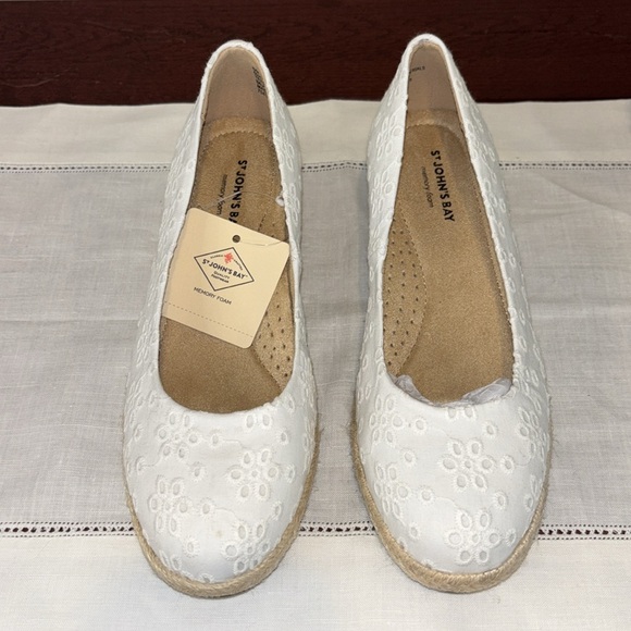 St. John's Bay Womens Reddy Slip-On Wedge Shoe in White Eyelet Size 5 - Picture 2 of 10